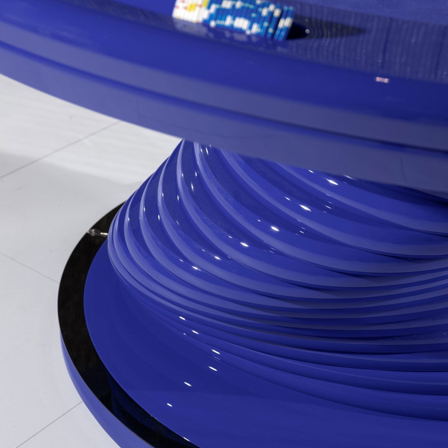 Luxury Designer Indoor Entertainment Round Poker Table Purple Club Villa for Chess and Card Games