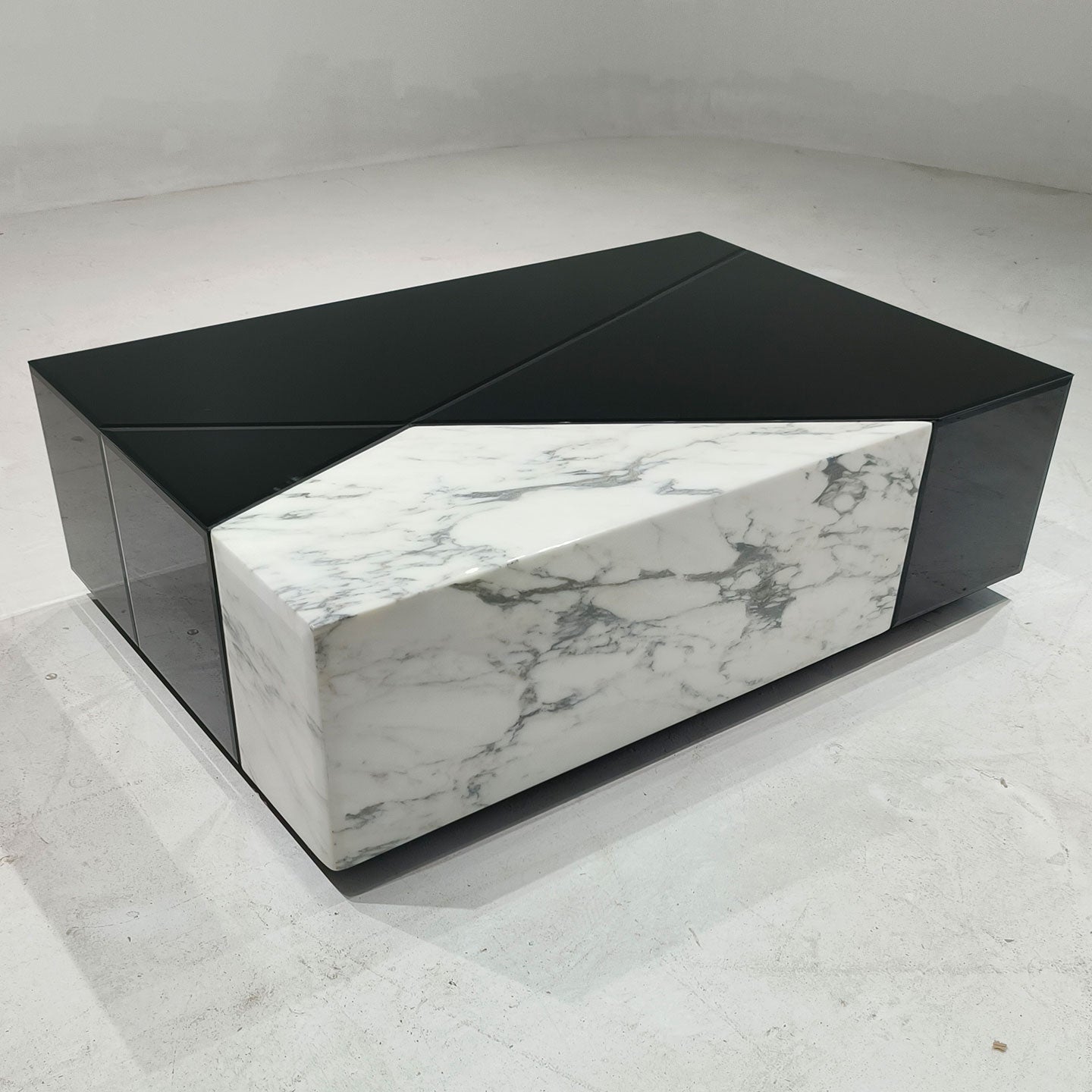 Tavolino in marmo e specchio