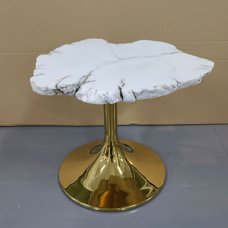 Tavoli bassi con piano in alabastro