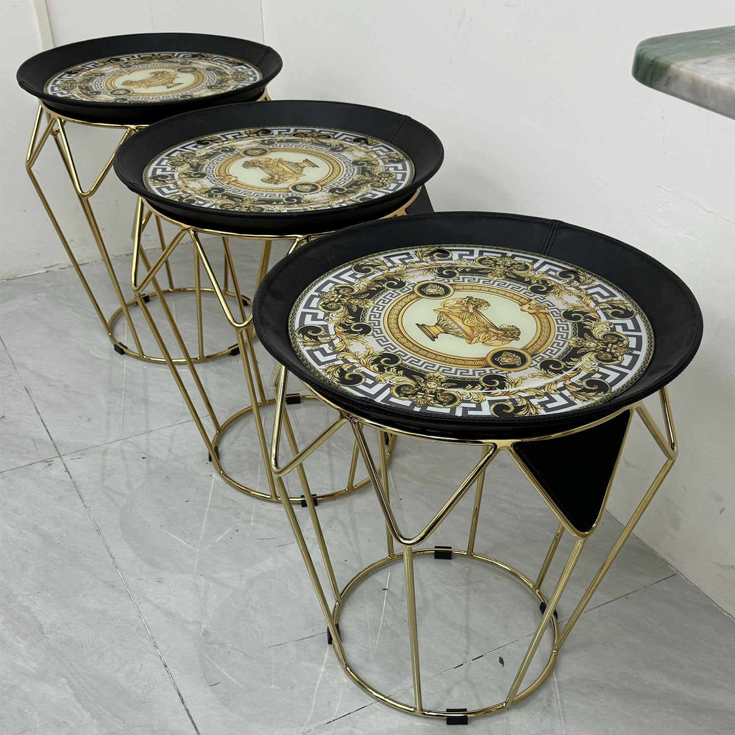 Luxury Baroque Round End Table, Medusa Design Black Glass Side Table for Living Room