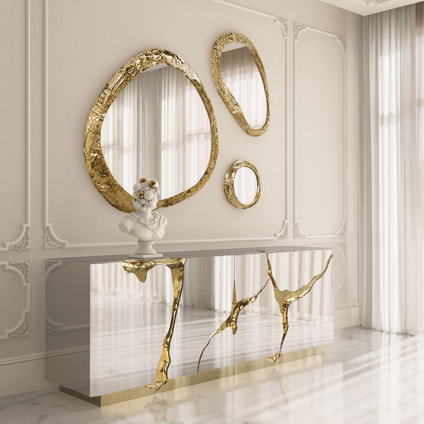 three different-size mirrors