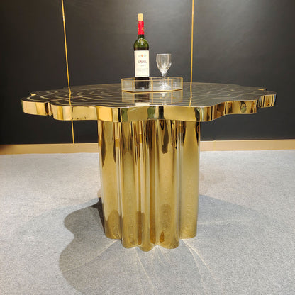 Round dining table