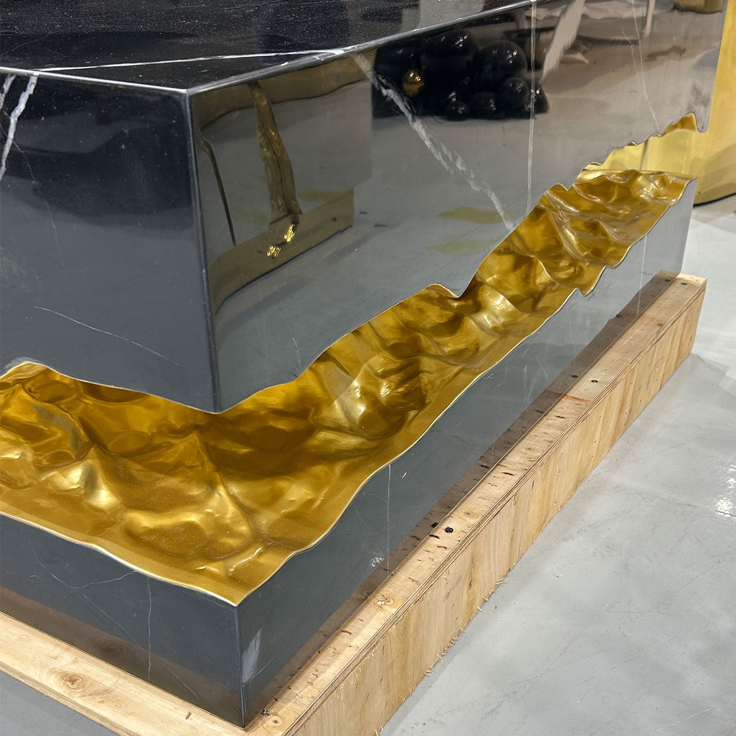 quarry nero marquina marble center table