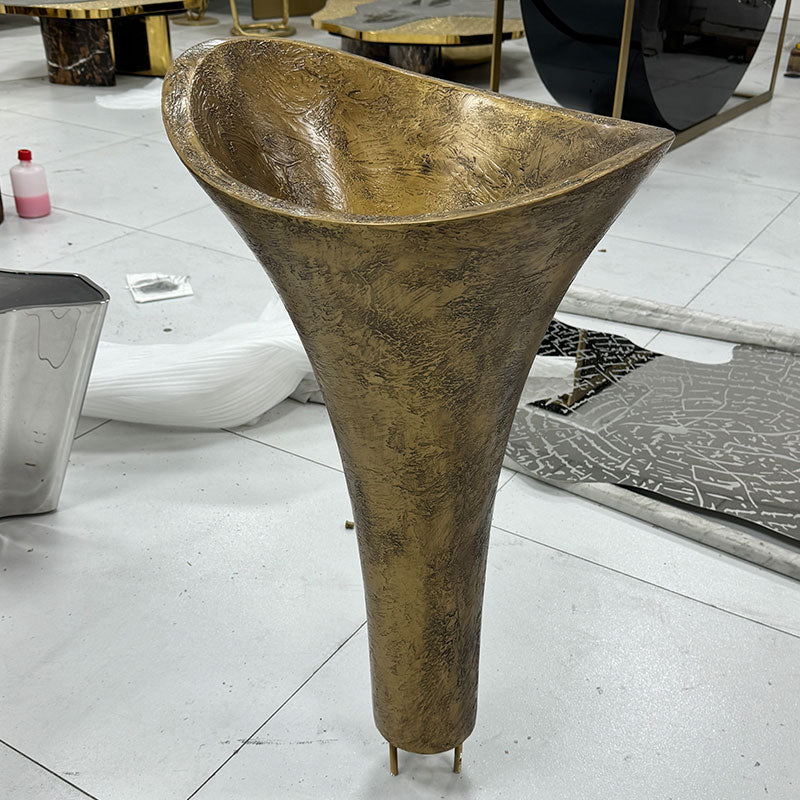 Maestro Bath Vivian 27.6'' L Bathroom Sink