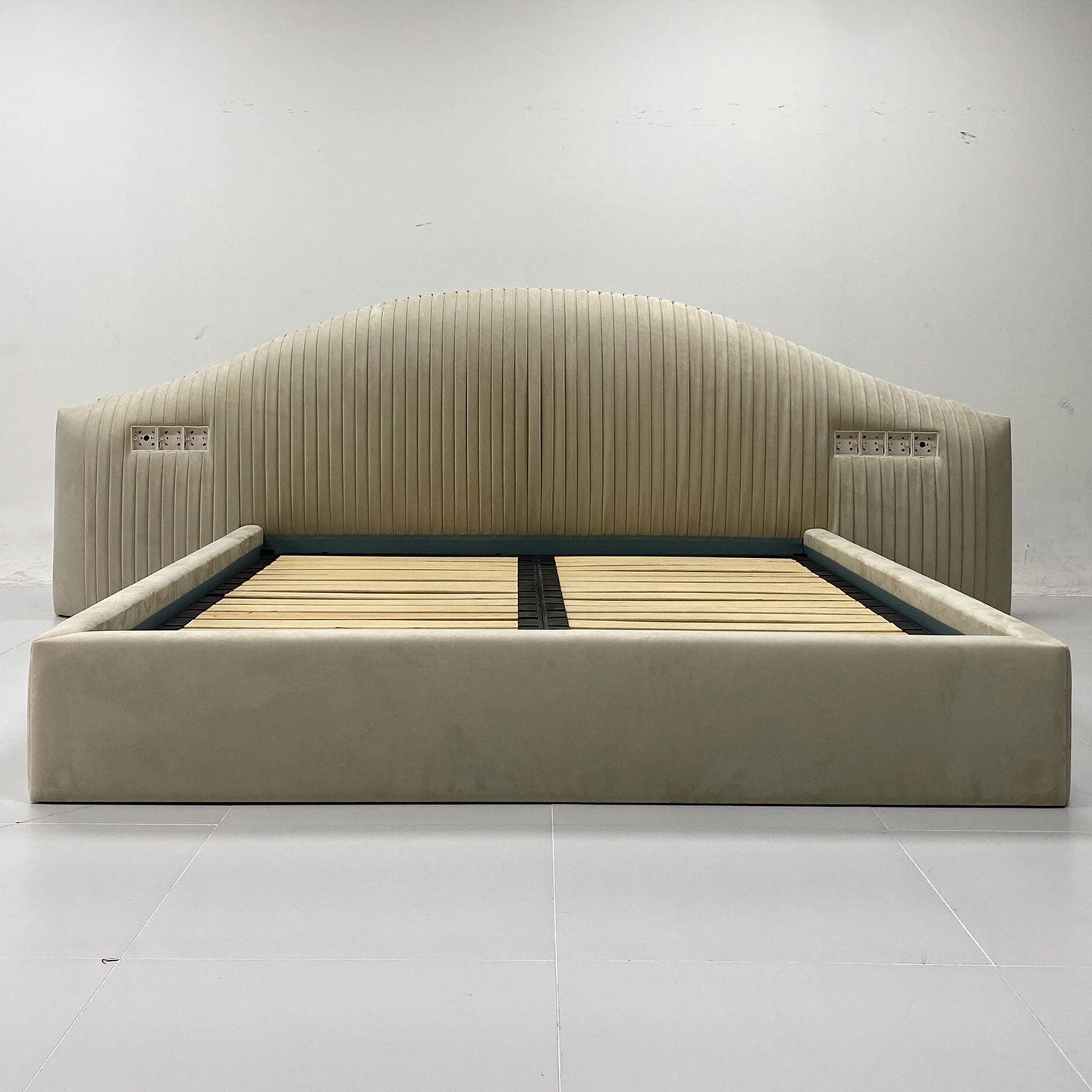 Arched Vertical Pleated Leather Upholstered Bed, Curved Tufted Luxury Platform Bed Frame