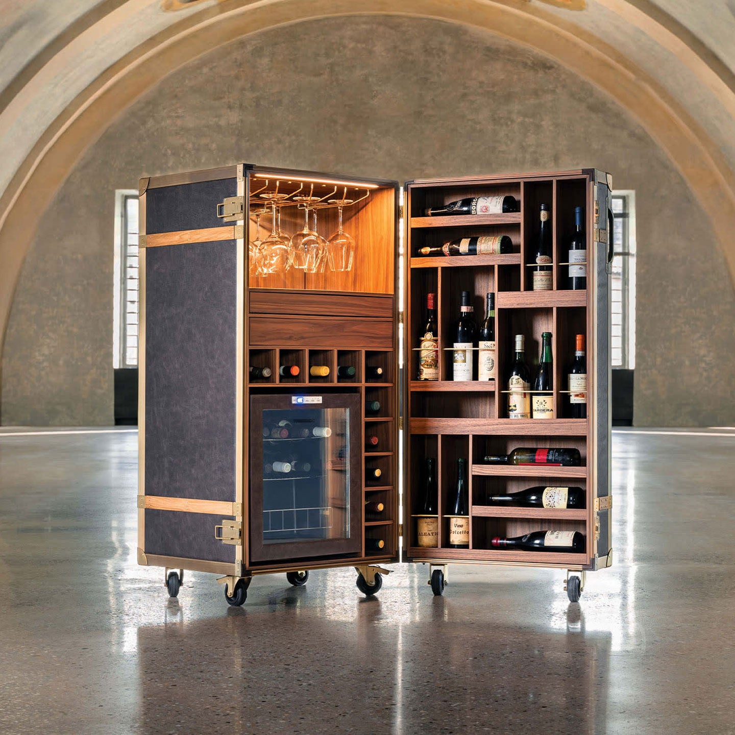 Classic Wine Cellar Trunk